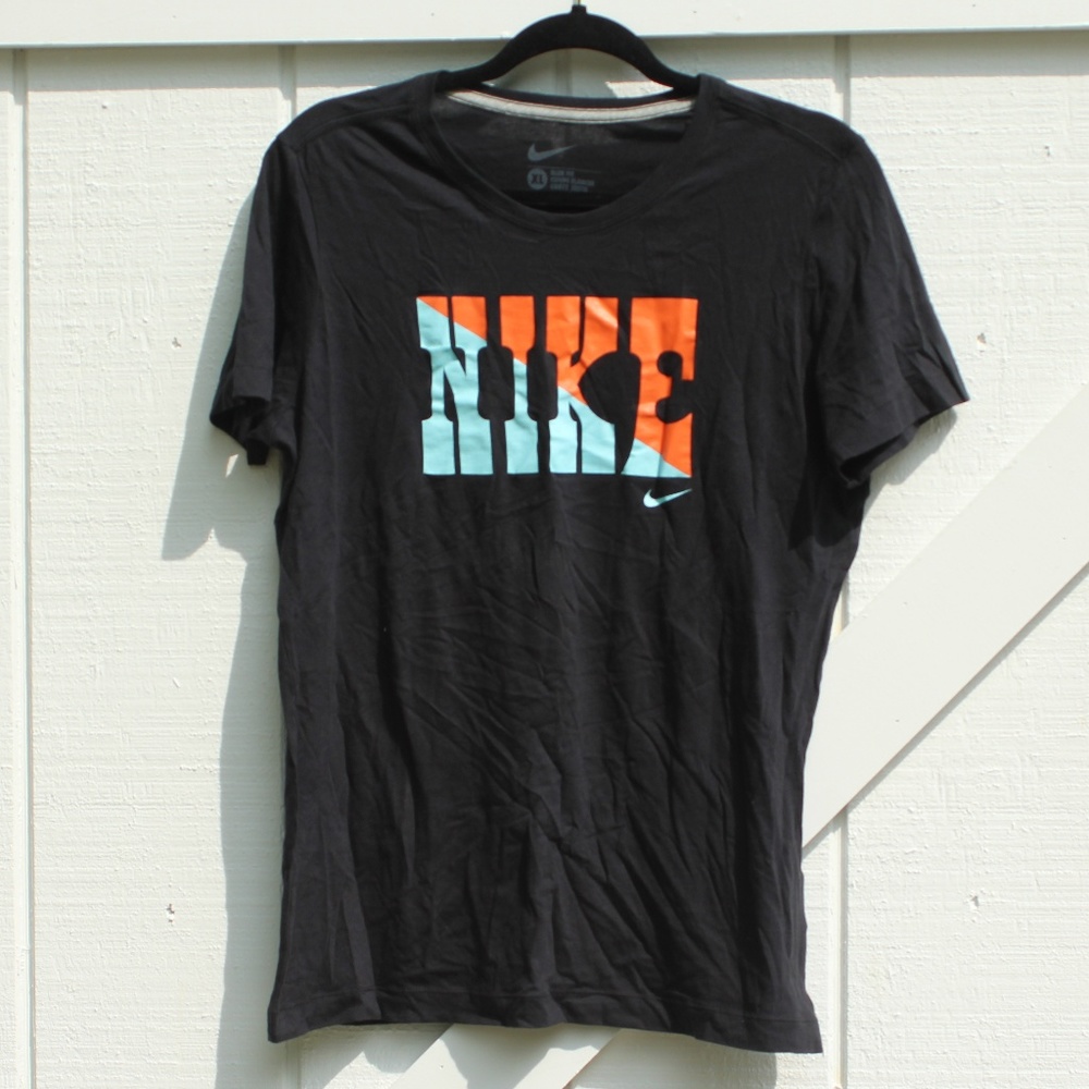 5/$25 🛍 Nike Slim Fit Classic Black Tee